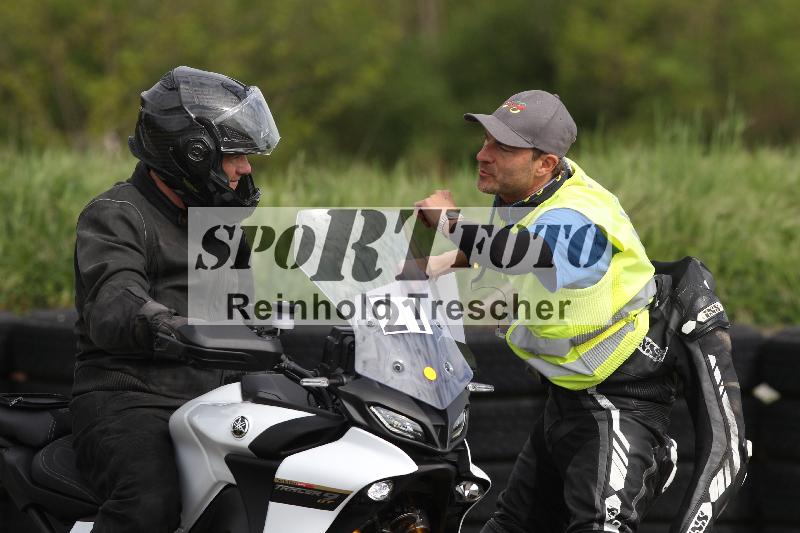 Archiv-2025/10 23.04.2025 Cornu Master School ADR/rot-rouge/21